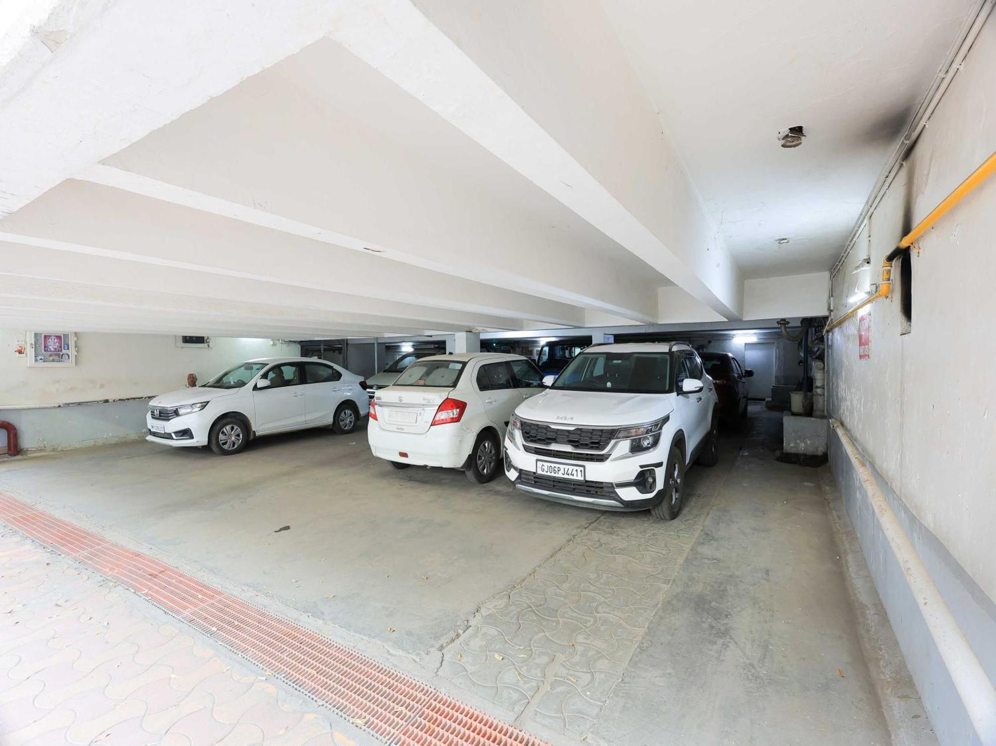 Hotel Surya Vadodara Exterior foto