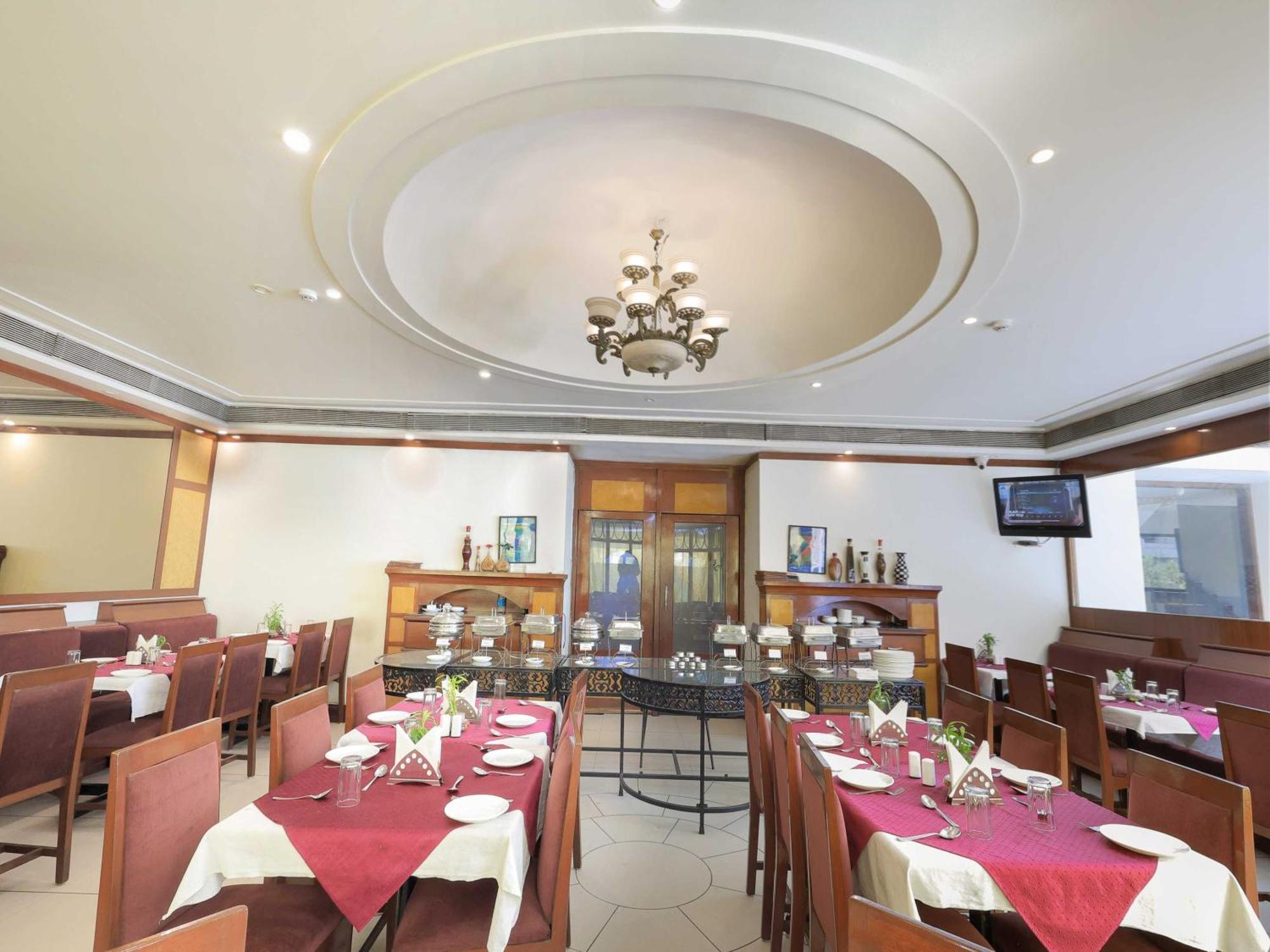 Hotel Surya Vadodara Exterior foto