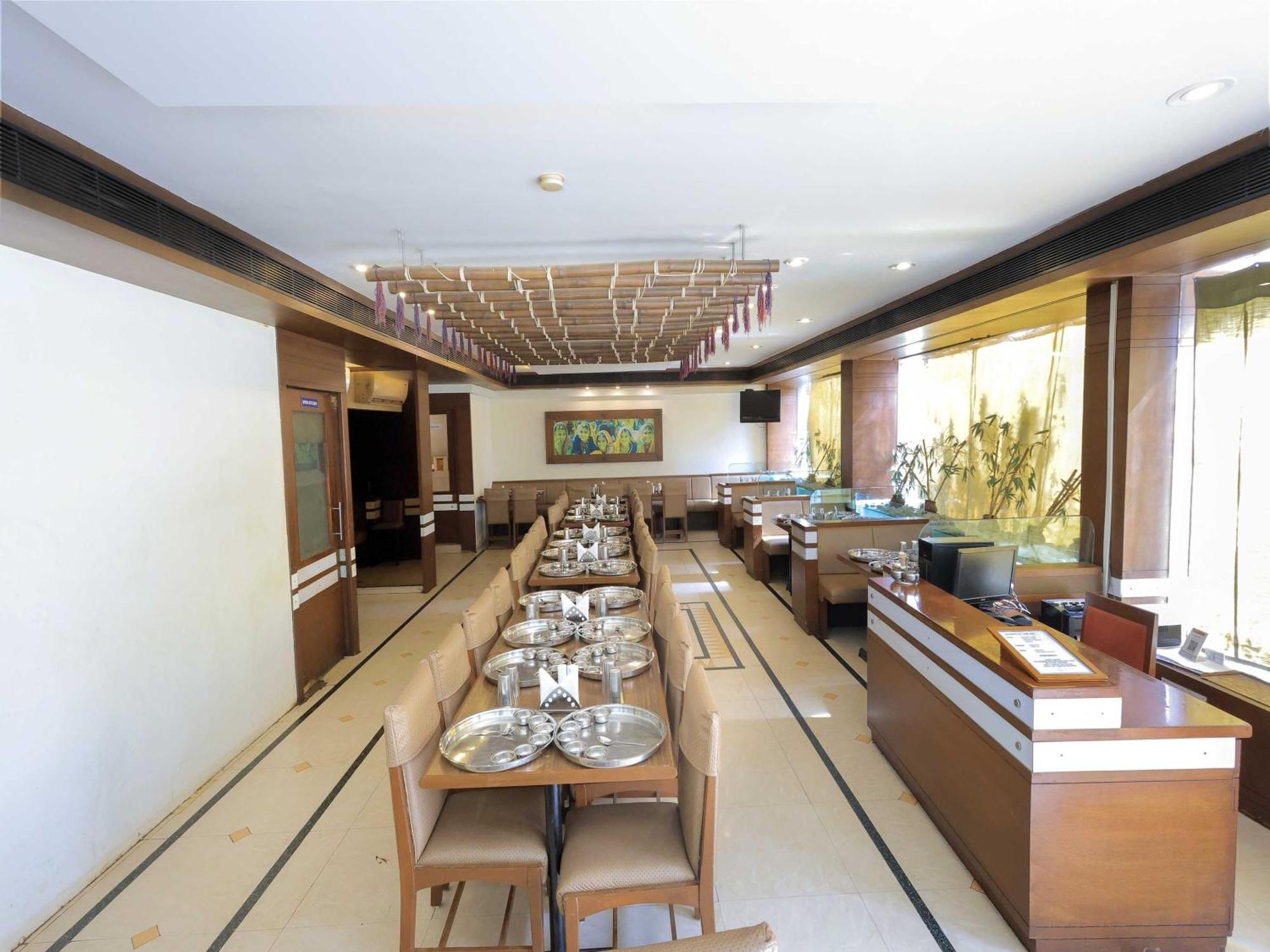 Hotel Surya Vadodara Exterior foto