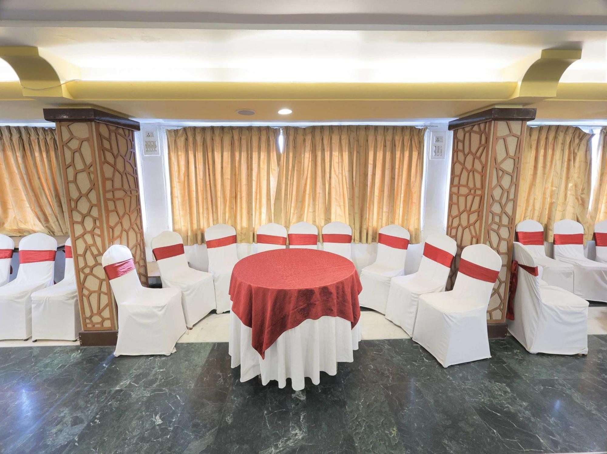 Hotel Surya Vadodara Exterior foto