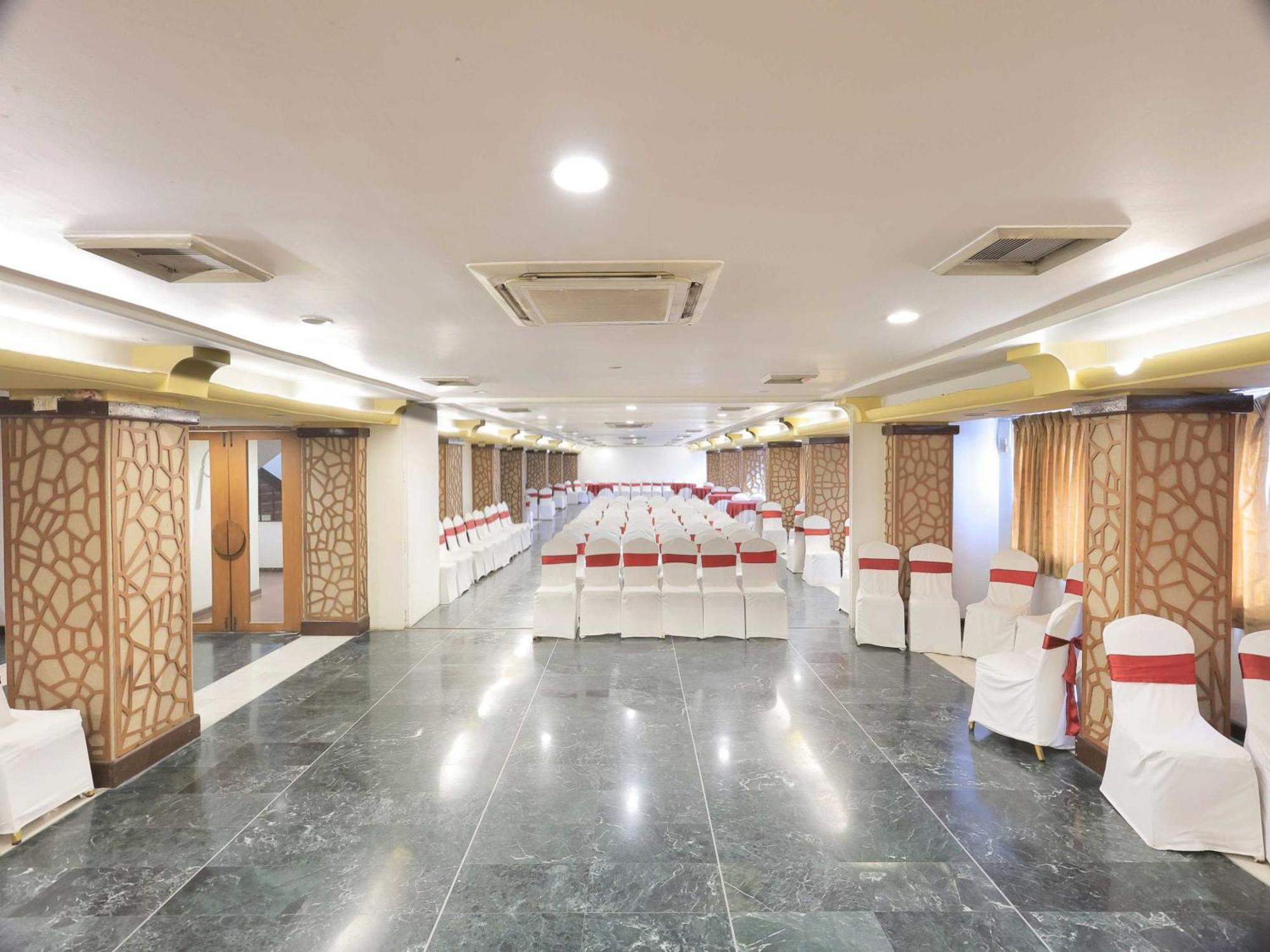 Hotel Surya Vadodara Exterior foto
