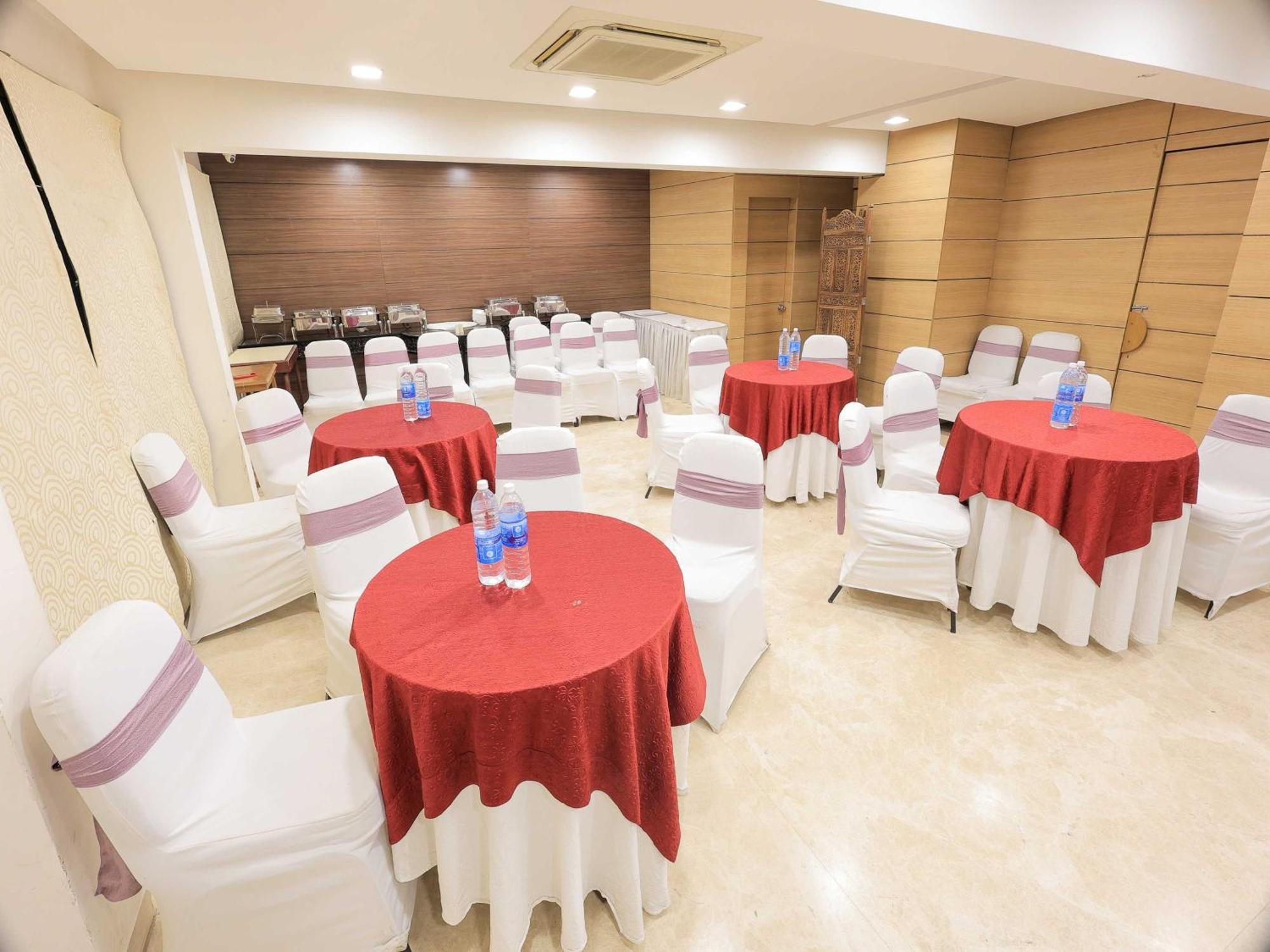 Hotel Surya Vadodara Exterior foto