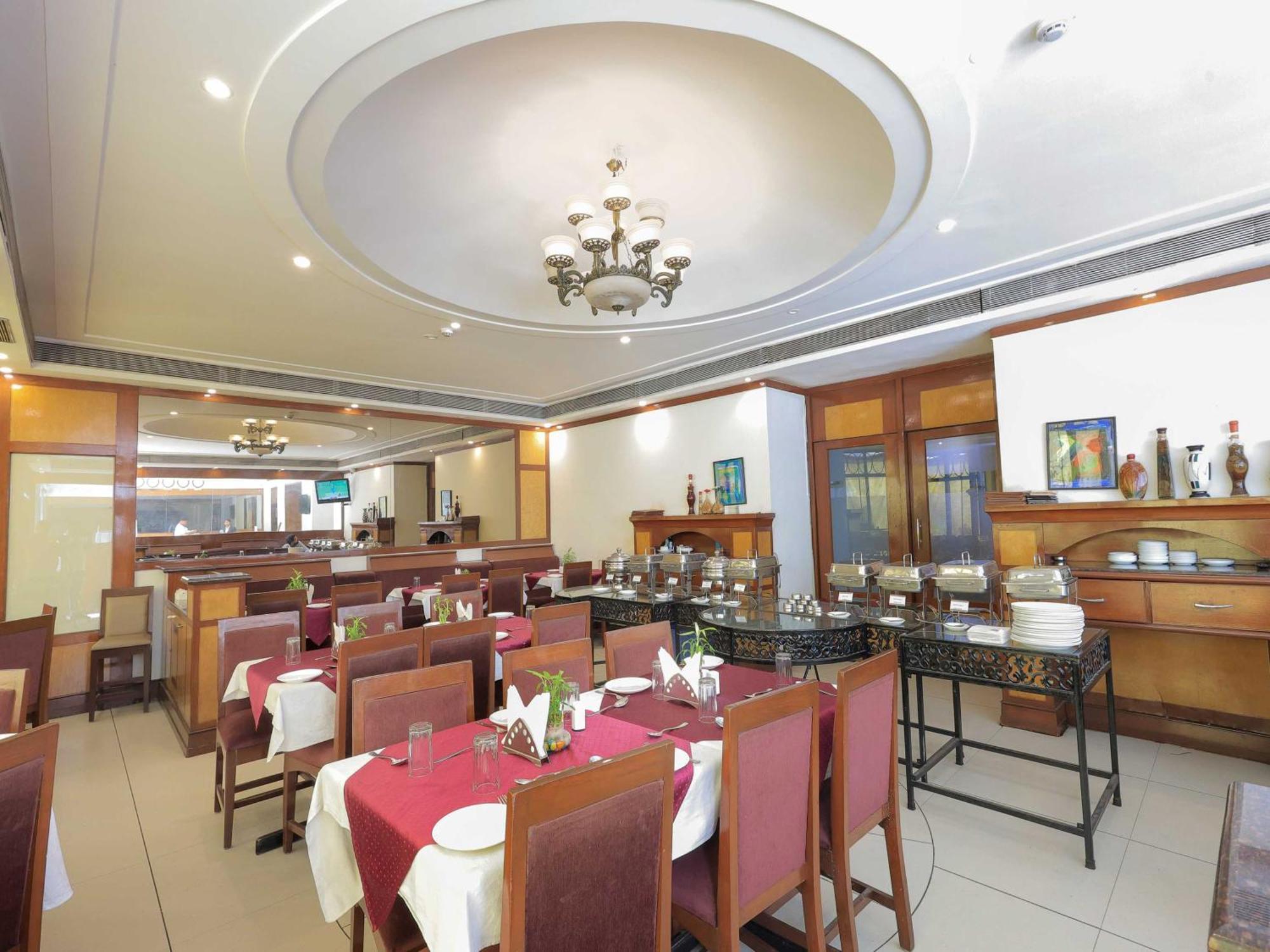 Hotel Surya Vadodara Exterior foto