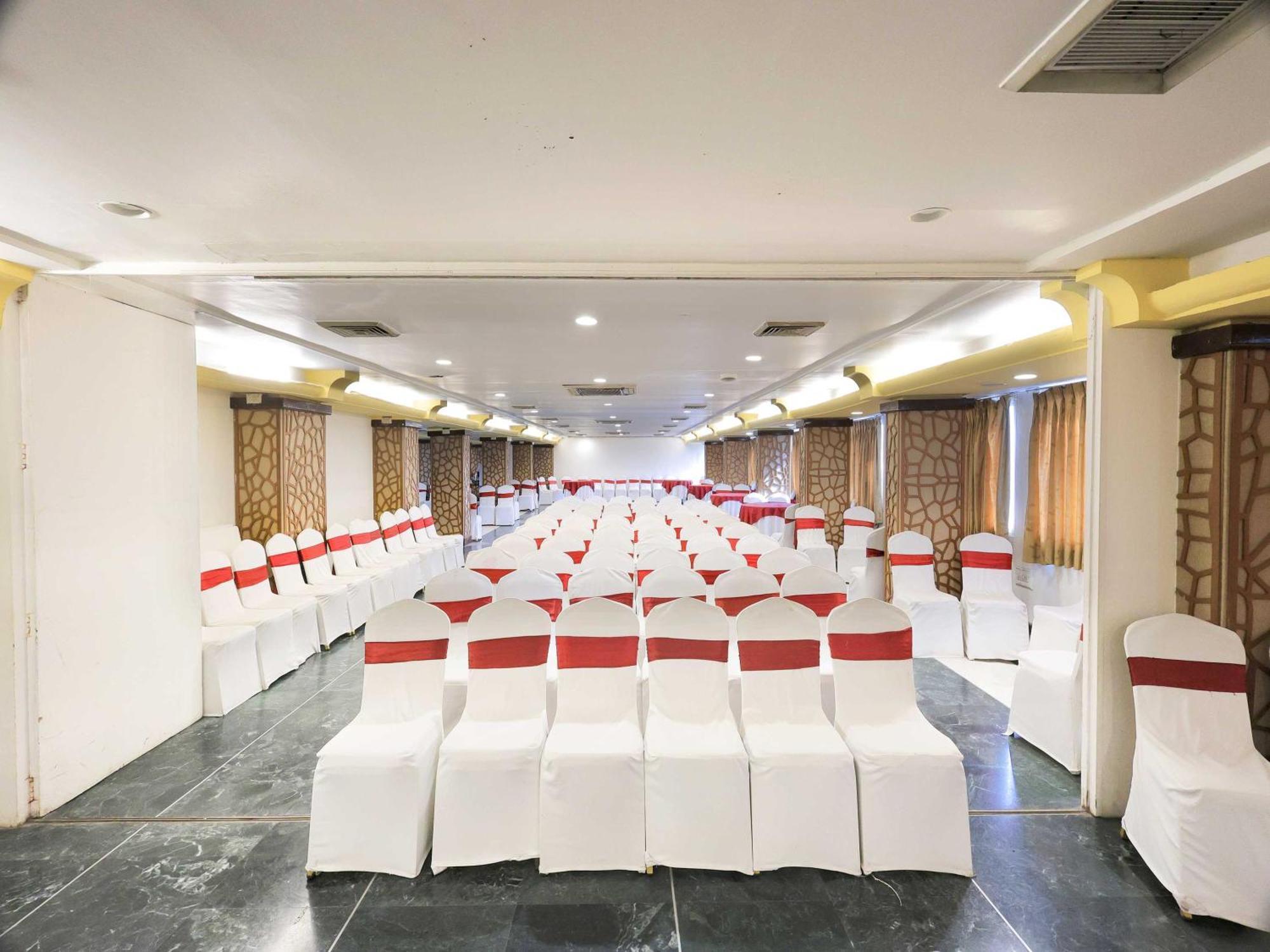 Hotel Surya Vadodara Exterior foto