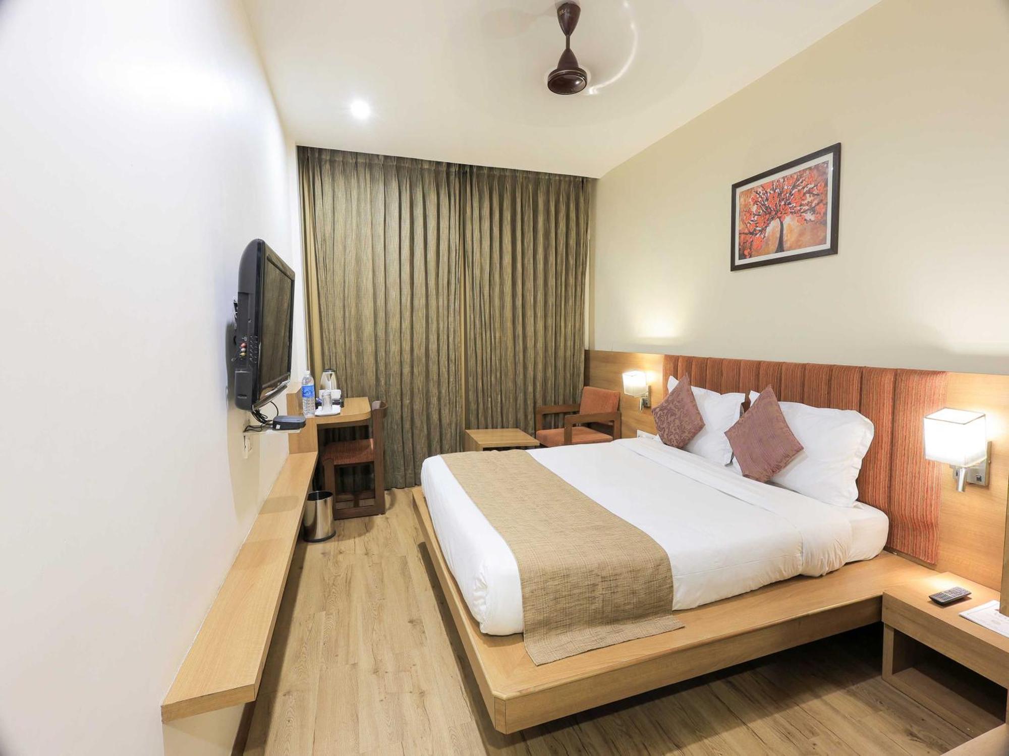 Hotel Surya Vadodara Exterior foto