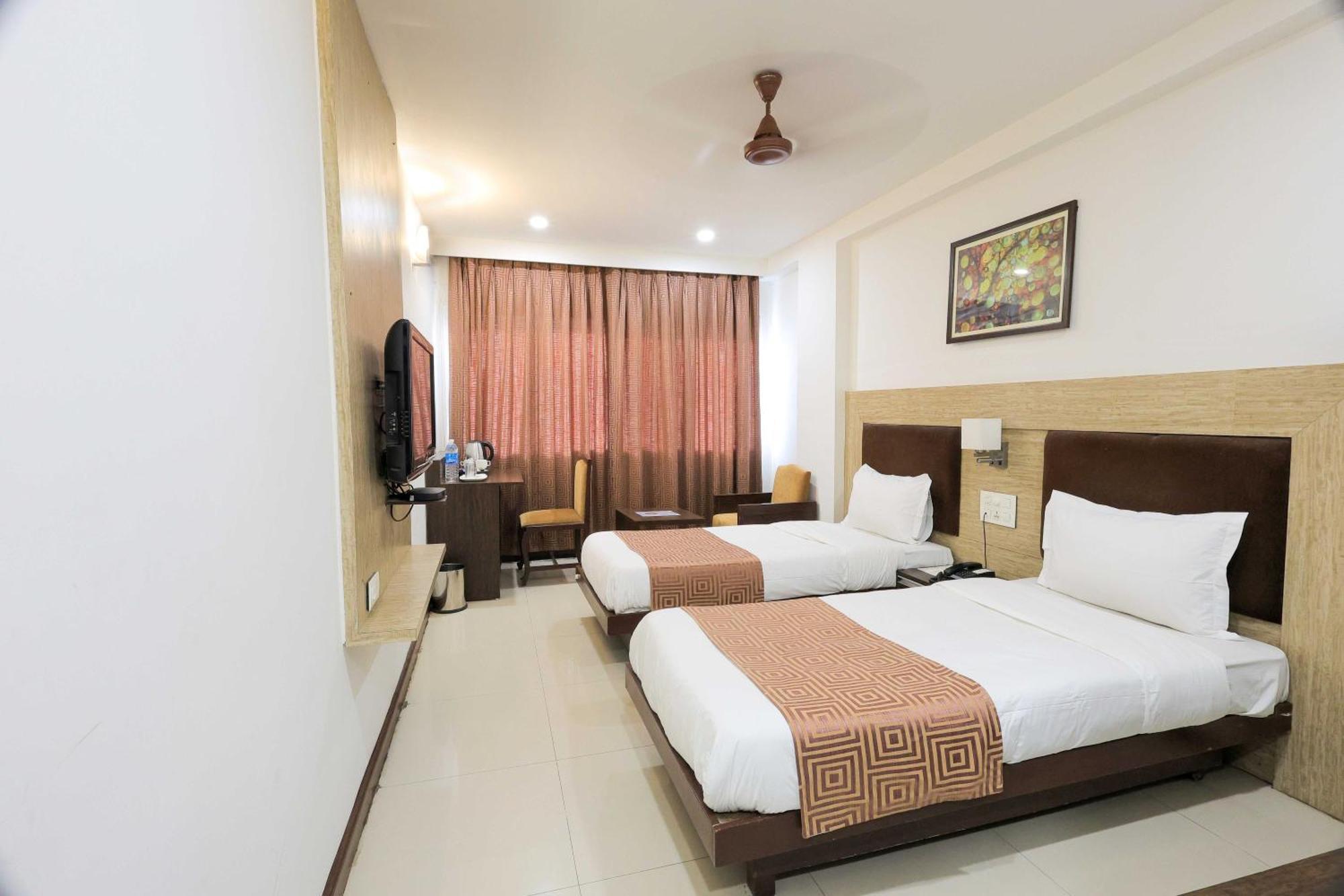 Hotel Surya Vadodara Exterior foto