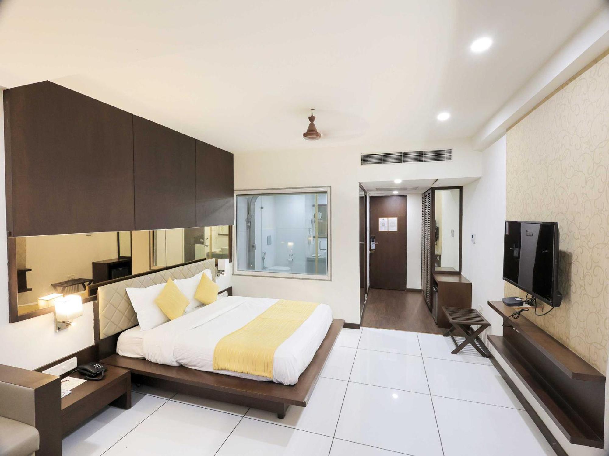 Hotel Surya Vadodara Exterior foto